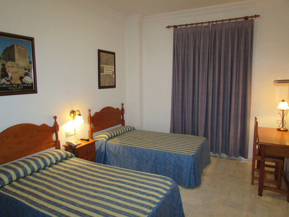 Hotel Mairena Mairena De Alcor Exterior photo